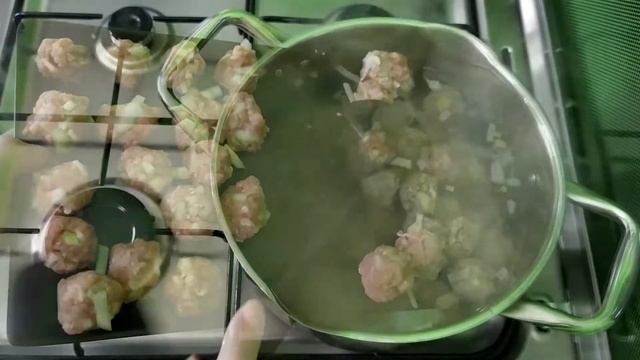 Борщ с фрикадельками смотреть онлайн