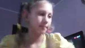Делаем из канцелярской скрепки закладку в виде сердца..