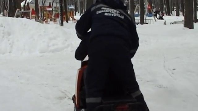 Зима, сугробы, Снегоходы смотреть онлайн