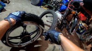 Меняю покрышку на мопеде альфа. Лёгкий и быстрый шиномонтаж. Нюансы при сборке