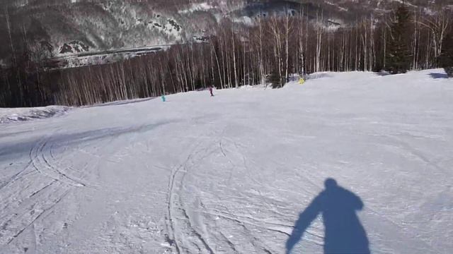 Горные лыжи. Губаха. Спуск с горы Крестовая