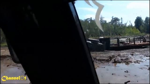 Опасные экстремальные внедорожники. Навыки вождения Оператора. Грузовик застрял в грязи смотреть онлайн