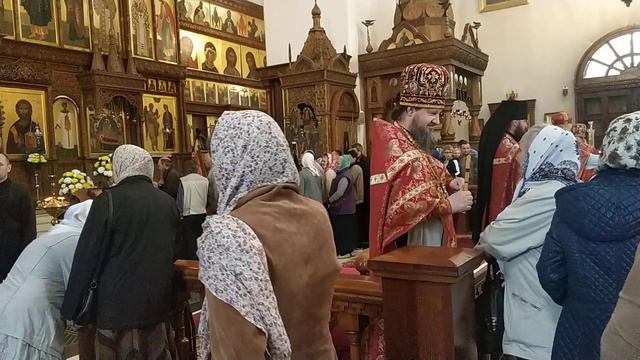 Цілування хреста в кінці літургії у Святогірській Лаврі під час карантину по коронавірусу 03.05.202 смотреть онлайн