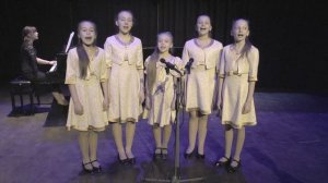 "Всюду музыка живет"(Я Дубравин, сл. В. Суслов).