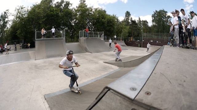 TRICK DICE Петя Бондарь / SCOOTERING смотреть онлайн