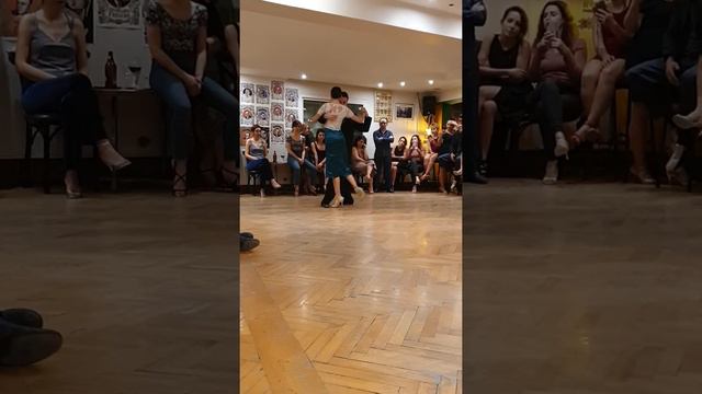 Ezgi Er & Yusuf Nacar - 1 Juan D'arienzo Sigueme Si Puedes смотреть онлайн