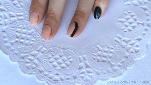 Как закрепеить стразы на обычном лаке? Бежевый маникюр в школу / на работу смотреть онлайн