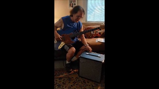 Fender Rumble 25 Bass amp Combo Unboxing, Review and Demo смотреть онлайн
