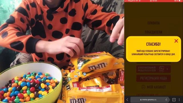 ЦЕЛАЯ КОРОБКА M&M's | ПРОВЕРКА Акции M&M's «Подарки перепутались. Найди свой!» смотреть онлайн