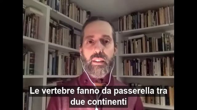 Andrés Neuman legge da «Anatomia sensibile»: la schiena смотреть онлайн
