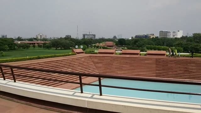 Иранский турист приехал в Храм Лотоса, Дели, Индия - Реакция на архитектуру смотреть онлайн