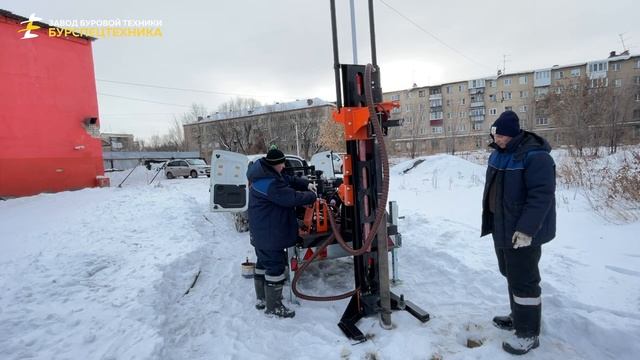 Испытания малогабаритной буровой установки ГБУ 30Л. Зимнее бурение (колонковая труба). Видео от ЗБТ смотреть онлайн