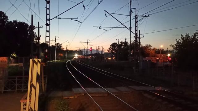 Двухэтажный поезд экспресс до Шереметьево и прибывает современная городская электричка ЭГ2Тв Иволга смотреть онлайн