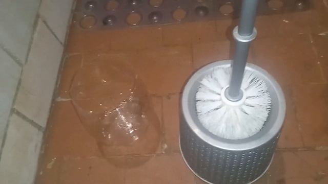 Как отмыть нам ёршик с унитаза и продезинфицировать смотреть онлайн