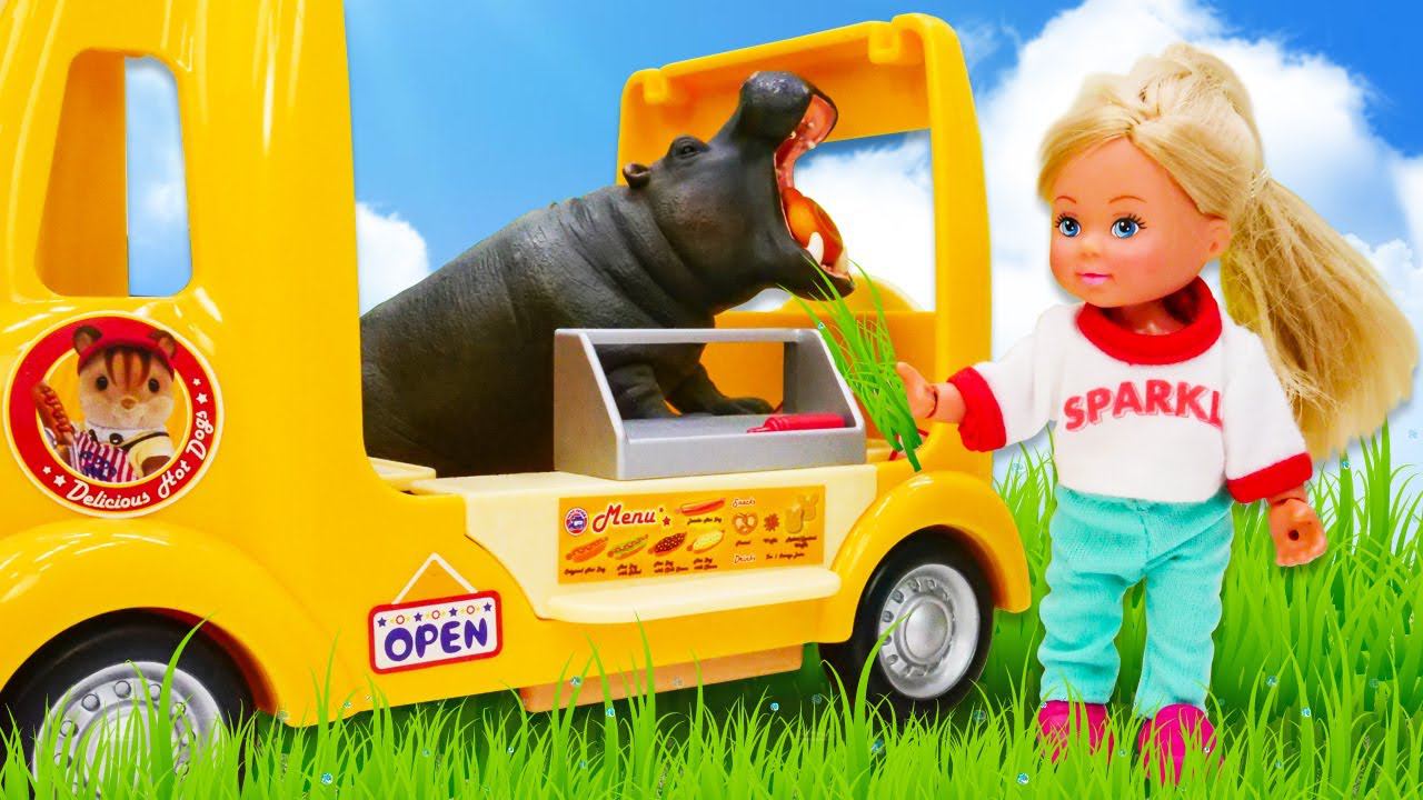 Кукла Штеффи выпустила бегемота из зоопарка! Игры в куклы Барби. Смешные видео для девочек смотреть онлайн