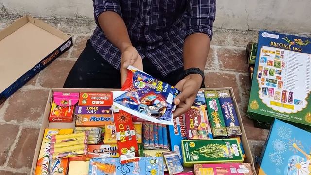 Sivakasi Crackers Gift Box Unboxing ? 4 வகையான பட்டாசு பரிசு பெட்டி? смотреть онлайн