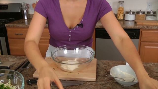 Homemade Coleslaw Recipe - Laura Vitale - Laura in the Kitchen Episode 416 смотреть онлайн