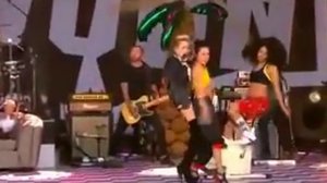 Miley Cyrus- we can't stop live!!!