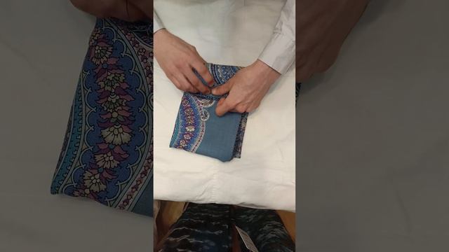 как сложить и красиво подарить оригинальный Павловопосадский платок в фирменной коробочке смотреть онлайн
