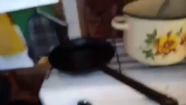 У ДЕДА ВМЕСТО ЯИЦ - ПОМИДОРЫ. УБИРАЮТ ДРОВА. МАРИНУЮ ШАШЛЫК смотреть онлайн