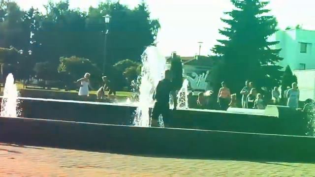 Прижки в фонтан лида смотреть онлайн