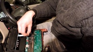 Как снять центральную панель. Toyota Spacio.