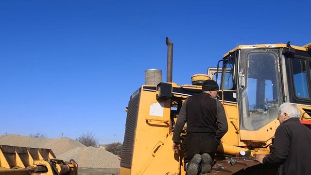 Запуск бульдозера CAT D6M после трех летнего простоя.