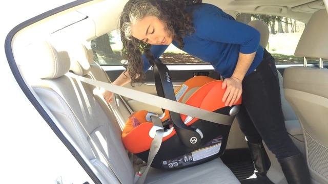 How to Install an Infant Car Seat Without Its Base (European-style belt path) смотреть онлайн