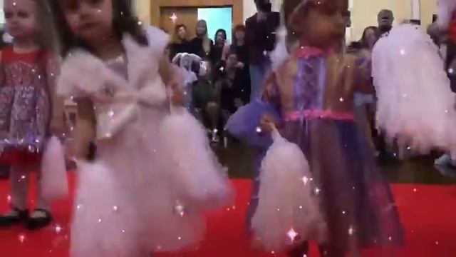 Новогодние представления для групп «Мама плюс Я» и «Первые шаги» смотреть онлайн