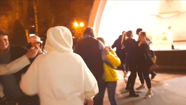 ЛАСКОВАЯ,НЕЖНАЯ,КАК ОКЕАН БЕЗБРЕЖНАЯ смотреть онлайн