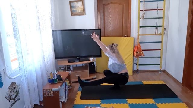 Йога виньяса. Быстрый класс для бодрости в любое время дня. Средний уровень смотреть онлайн