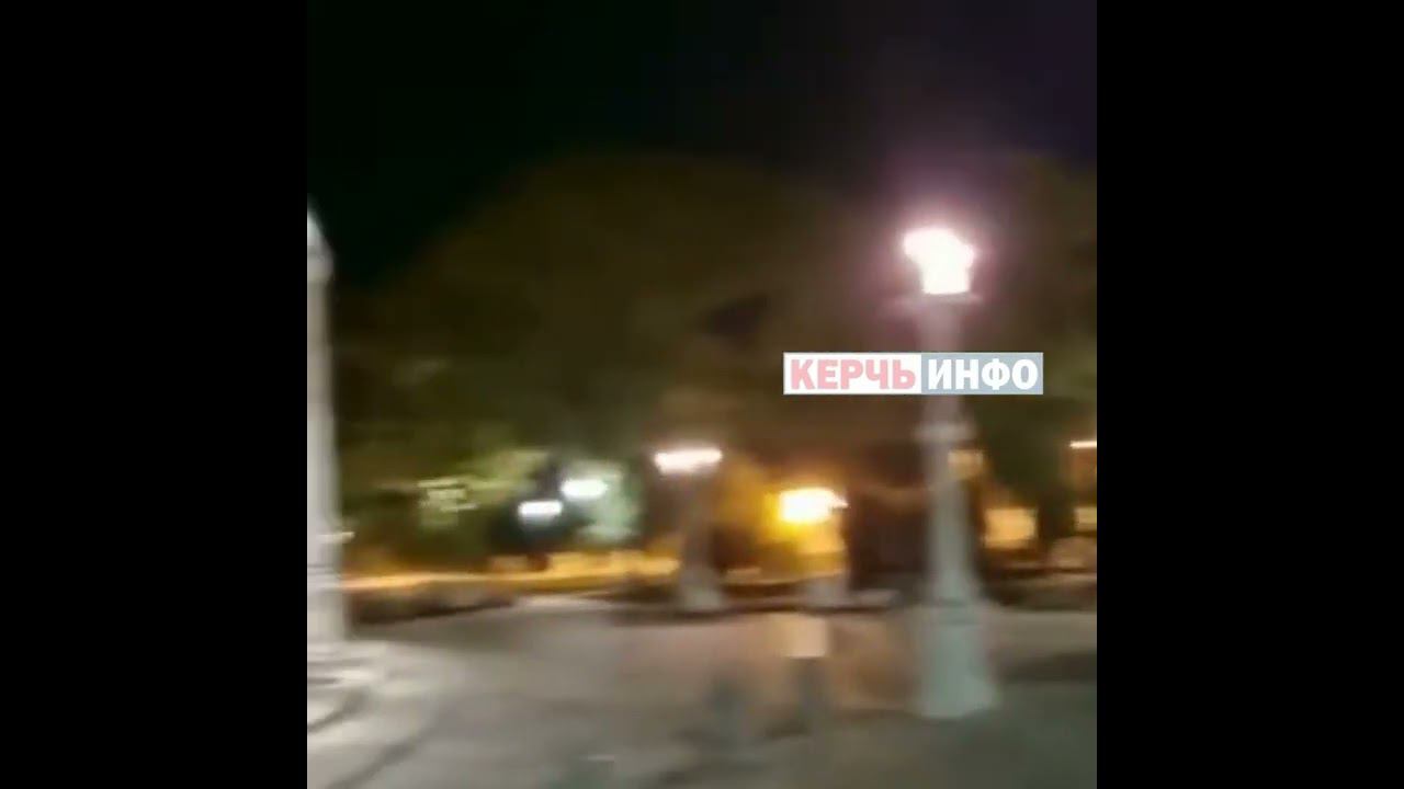 Эксклюзив от КерчьИНФО: на площади Ленина протестировали подсветку колоннады смотреть онлайн