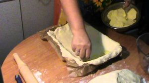 Рыбный пирог из дрожжевого теста - простой рецепт пирога с рыбой.