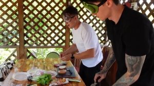 ГОТОВКА ВСЛЕПУЮ. ГОТОВИМ БУРГЕР С МАКСОМ ВАЩЕНКО.