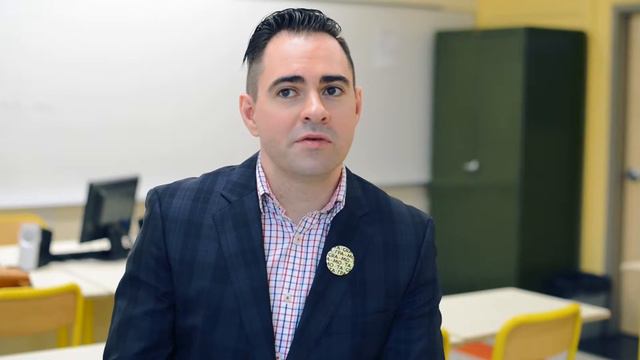 Сергей Валерьевич Игнатьев - учитель истории школы. смотреть онлайн