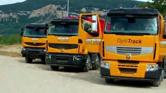 Renault Trucks présente l'Optitrack pour ses camions 4x4 смотреть онлайн