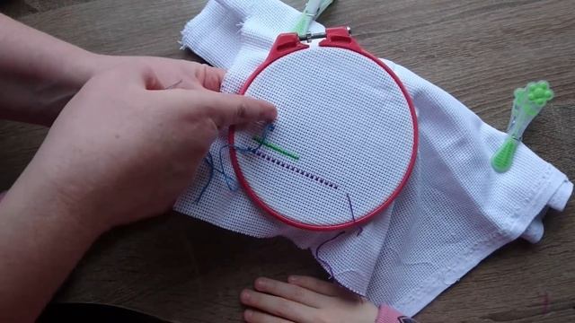 Как научить ребенка вышивке, вертикальные ряды крестиками Таисия - рукодельница, урок 4 смотреть онлайн