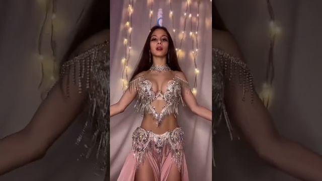 Beautiful belly dance with bottle ? #танцы #bellydance #восточныетанцы #dance #bottle смотреть онлайн