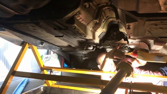 Pose de l'arbre de transmission et du flector [ BMW E46 CIA 330 ] смотреть онлайн