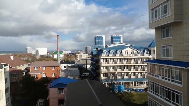Вид из окна на Чёрное море, город Анапу и горы. Приехал на отдых. смотреть онлайн