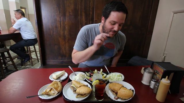 Philippe The Original's French Dip Sandwiches in Los Angeles смотреть онлайн