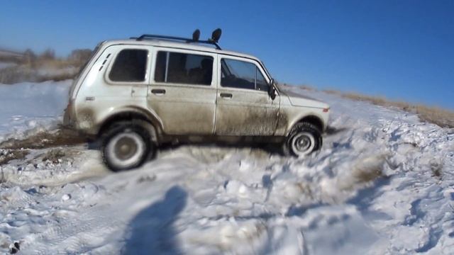 Воскресная покатушка на нивах, Каменное озеро смотреть онлайн