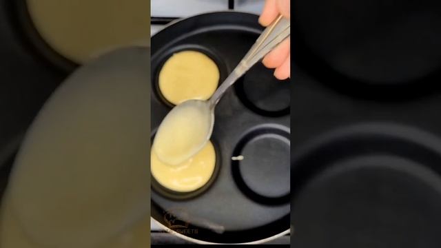 Оладушки на кефире с бананом, готовлю в неделю 2раза?. #bakery #reels #pankek #food #foodblogger смотреть онлайн