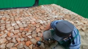 Куда применить битый кирпич. Бюджетный вариант парковки для авто.