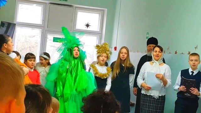 Рождественский утренник Воскресной школы Свято-Христорождественской церкви в Кобринской поликлинике смотреть онлайн