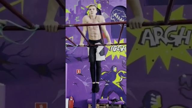 КОМПЛЕКС 10+10+10+10 #подтягивания #выходсилой #отжимания #тренировки #спорт смотреть онлайн