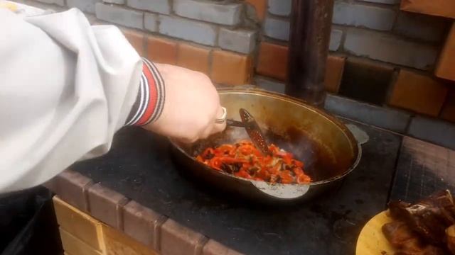 Говяжие ребра в казане, в томатно-сливовом соусе. смотреть онлайн
