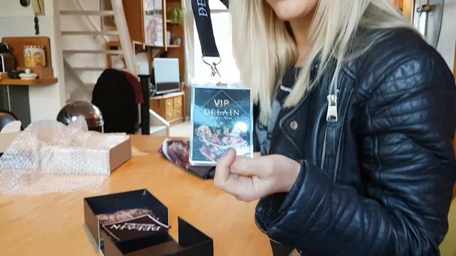 DELAIN - Hunter's Moon (Unboxing) | Napalm Records смотреть онлайн