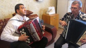 Играет Рустам Оглы . Цыганский театр "  ТЭРНЭ  РОМА "