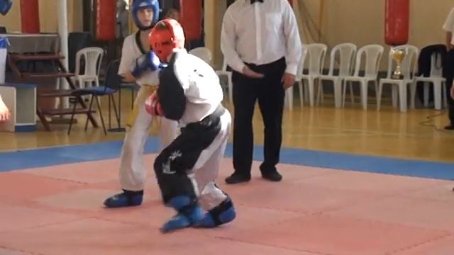 Карлов Артём - Королёв Вадим 2.2 ПОИНТ 18.09.15 Чемпионат Республики Крым по кикбоксингу WAKO смотреть онлайн